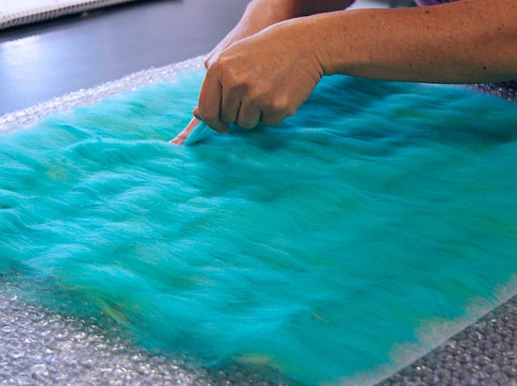 Exploration des techniques du feutre en surface plane et volume