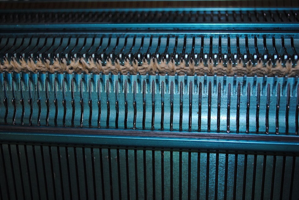 machine à tricoter manuelle création vestimentaire
