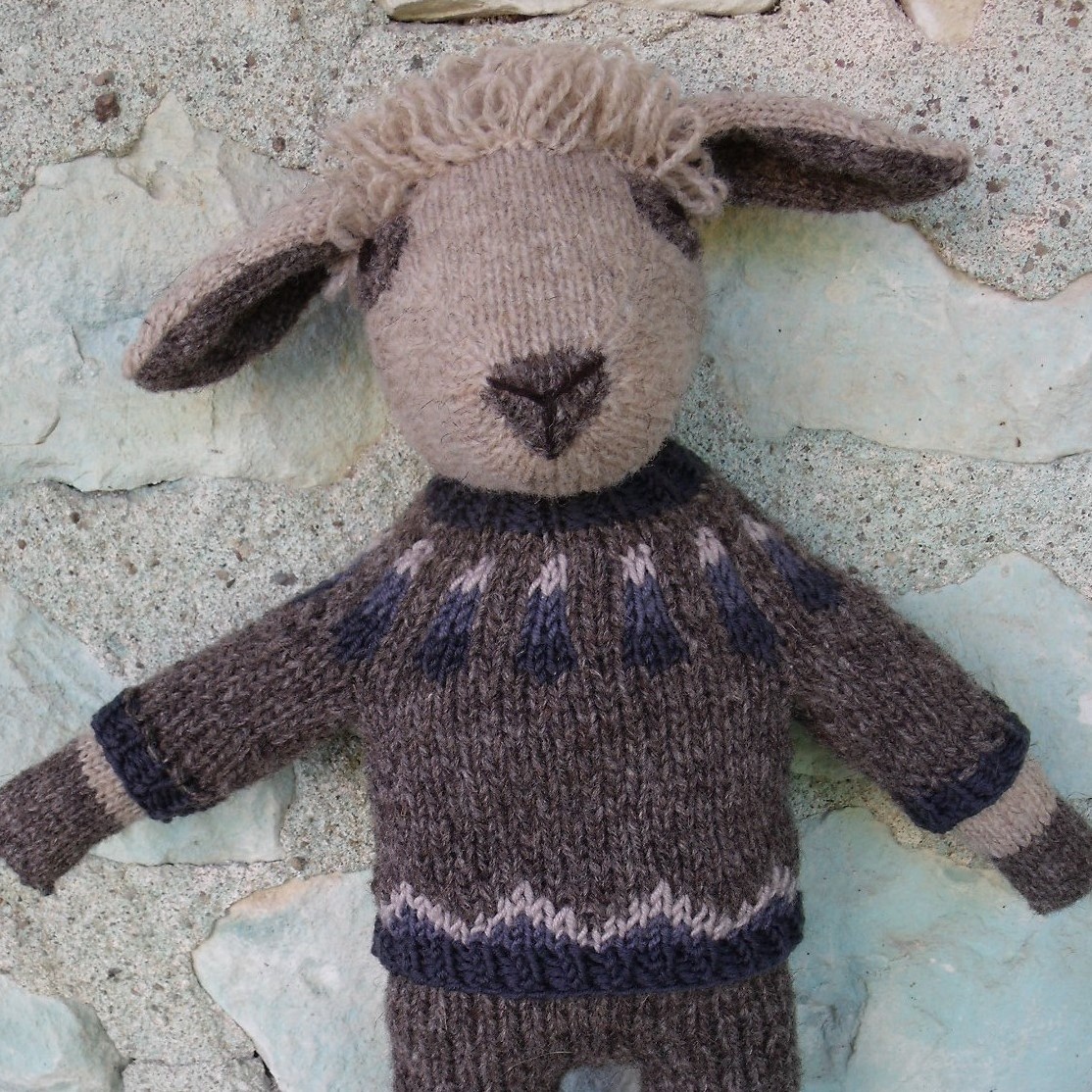 Mini pull islandais en tricot circulaire par Elfie Haas - Atelier tricot Journées de la laine de Felletin